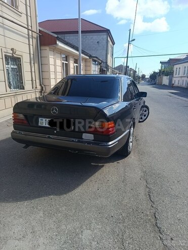 Mercedes 220 E 1993, 425,000 km - 2.2 l - Quba