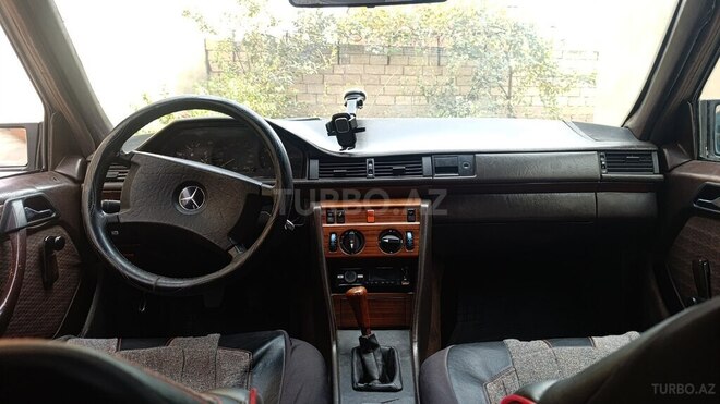 Mercedes  1990, 250,000 km - 2.0 l - Bakı