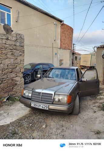 Mercedes  1990, 250,000 km - 2.0 l - Bakı