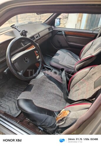 Mercedes  1990, 250,000 km - 2.0 l - Bakı