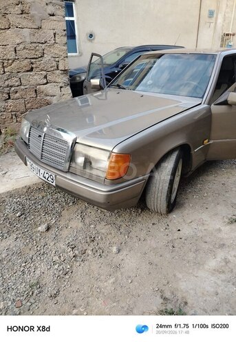 Mercedes  1990, 250,000 km - 2.0 l - Bakı