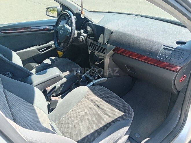 Opel Astra 2005, 330,000 km - 1.4 л - Qusar