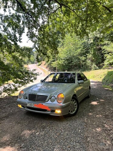 Mercedes E 220 2000, 246,500 km - 2.2 л - Biləsuvar