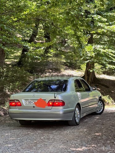 Mercedes E 220 2000, 246,500 km - 2.2 л - Biləsuvar