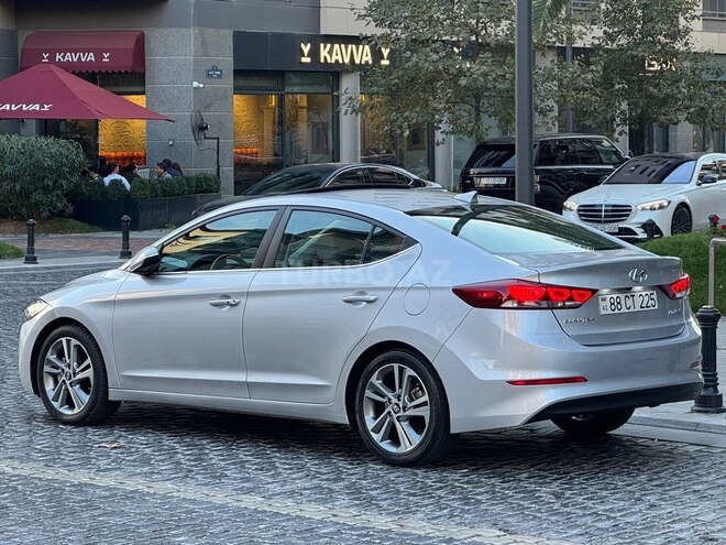 Hyundai Elantra 2018, 60,350 km - 2.0 l - Bakı