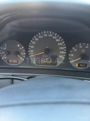Mercedes E 280 2001, 231,012 km - 2.8 l - Bakı