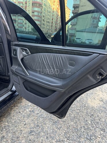 Mercedes E 280 2001, 231,012 km - 2.8 l - Bakı