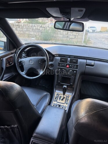 Mercedes E 280 2001, 231,012 km - 2.8 l - Bakı