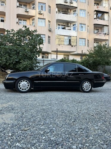 Mercedes E 280 2001, 231,012 km - 2.8 l - Bakı