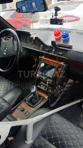 Mercedes E 250 1995, 695,317 km - 2.5 l - Füzuli
