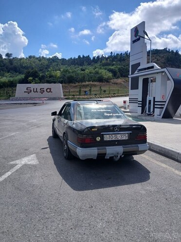 Mercedes E 250 1995, 695,317 km - 2.5 l - Füzuli