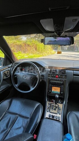 Mercedes E 320 1999, 142,000 km - 3.2 л - Şəki