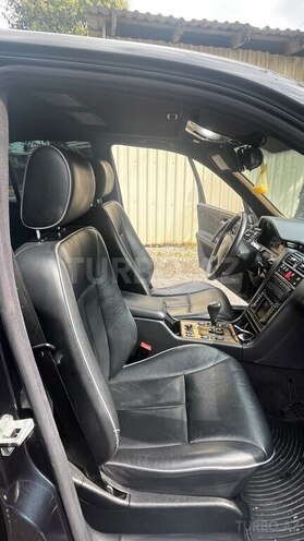 Mercedes E 320 1999, 142,000 km - 3.2 л - Şəki