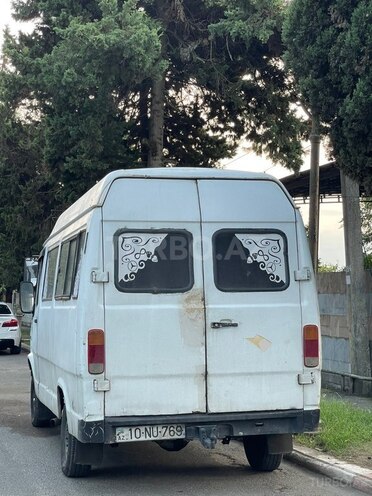 Mercedes 208 D 1994, 200,000 km - 2.3 л - Astara