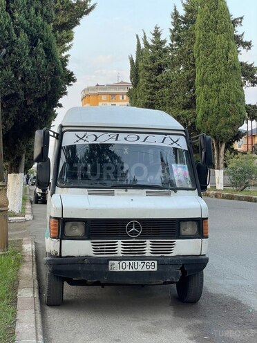 Mercedes 208 D 1994, 200,000 km - 2.3 л - Astara