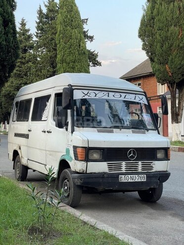 Mercedes 208 D 1994, 200,000 km - 2.3 л - Astara