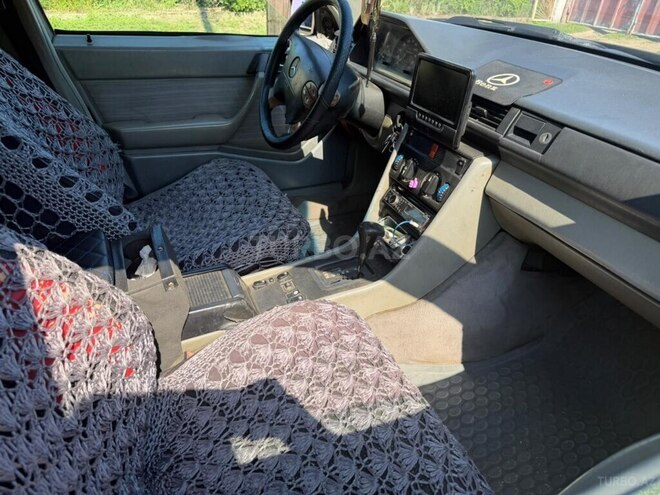 Mercedes 250 D 1988, 300,000 km - 2.5 l - Astara