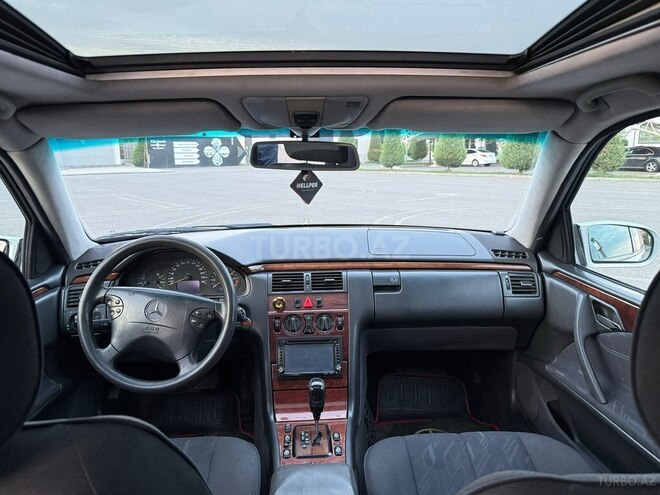 Mercedes E 240 1999, 324,650 km - 2.4 l - Kürdəmir