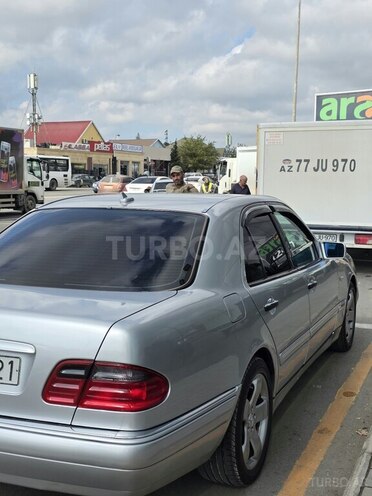 Mercedes E 240 1999, 286,000 km - 2.4 л - Bakı