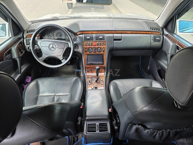 Mercedes E 240 1999, 286,000 km - 2.4 л - Bakı