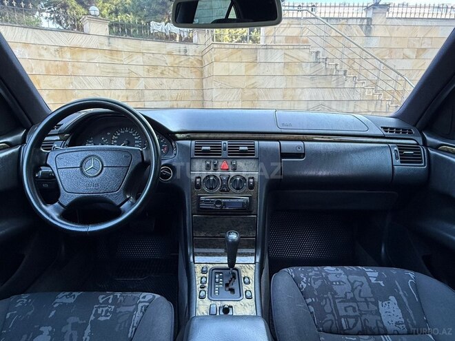 Mercedes E 240 1998, 382,541 km - 2.4 l - Gəncə