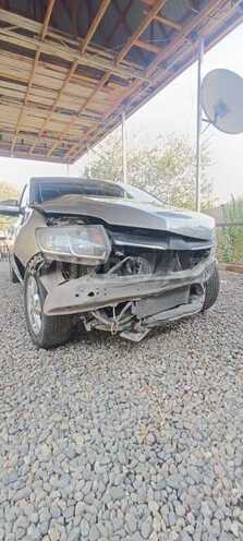 Renault Logan 2014, 498,889 km - 1.6 l - Samux