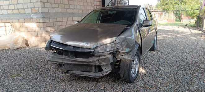 Renault Logan 2014, 498,889 km - 1.6 l - Samux