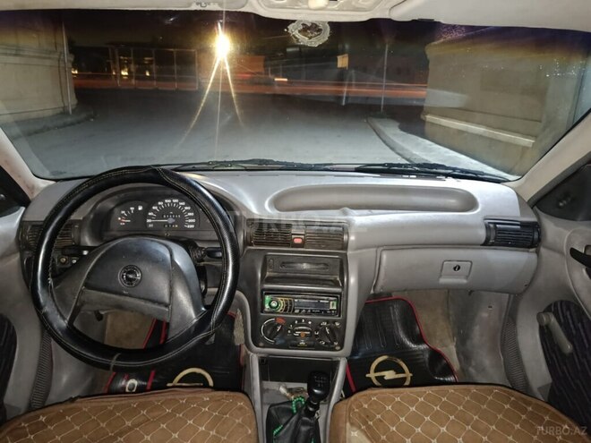 Opel Astra 1993, 251,000 km - 1.6 l - Bakı