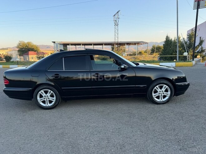 Mercedes E 220 2002, 358,635 km - 2.2 л - Qazax