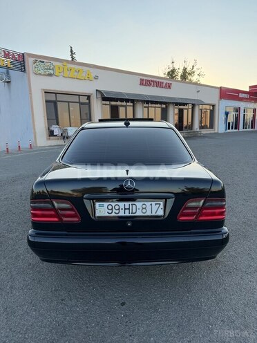 Mercedes E 220 2002, 358,635 km - 2.2 л - Qazax