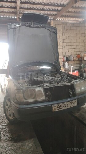 Mercedes E 250 1993, 960,541 km - 2.5 л - Masallı
