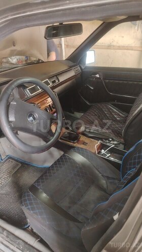 Mercedes E 250 1993, 960,541 km - 2.5 л - Masallı