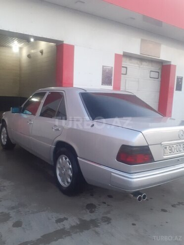 Mercedes E 250 1994, 326,000 km - 2.5 л - Sabirabad