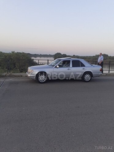 Mercedes E 250 1994, 326,000 km - 2.5 л - Sabirabad