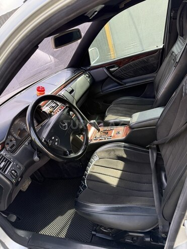 Mercedes E 220 2000, 304,232 km - 2.2 l - Bakı