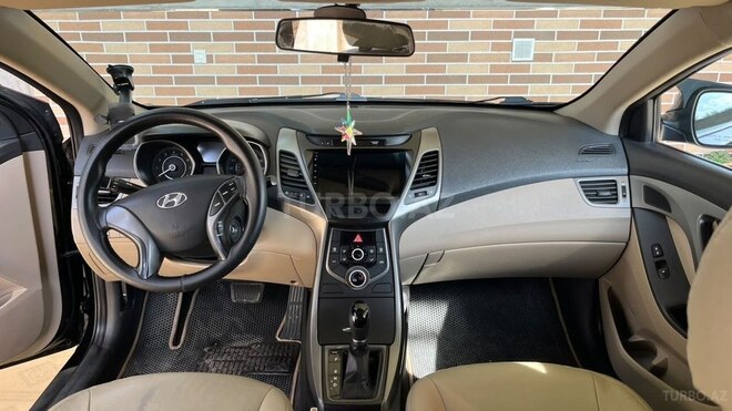 Hyundai Elantra 2015, 225,308 km - 1.8 л - Naftalan