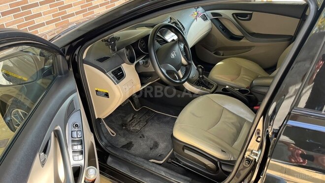 Hyundai Elantra 2015, 225,308 km - 1.8 л - Naftalan