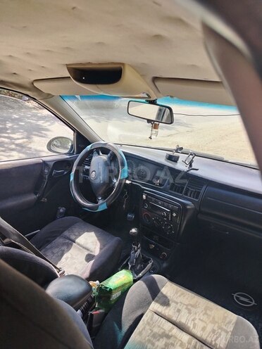 Opel Vectra 1999, 370,000 km - 1.6 l - Qusar