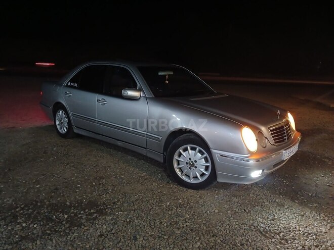 Mercedes E 220 2001, 420,000 km - 2.2 л - Saatlı