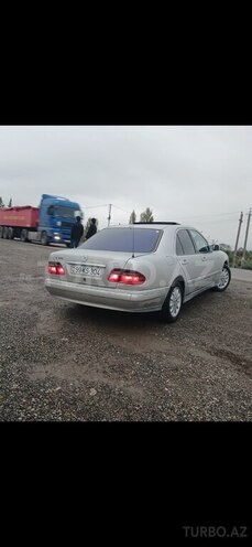 Mercedes E 220 2001, 420,000 km - 2.2 л - Saatlı