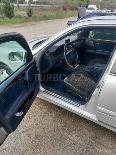 Mercedes E 230 1995, 35,000 km - 2.3 l - Şirvan