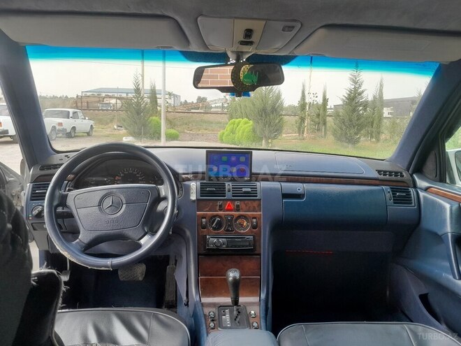 Mercedes E 230 1995, 35,000 km - 2.3 l - Şirvan