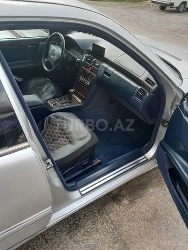 Mercedes E 230 1995, 35,000 km - 2.3 l - Şirvan
