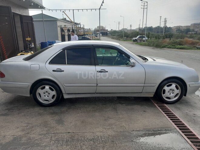 Mercedes E 230 1995, 35,000 km - 2.3 l - Şirvan