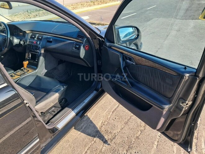 Mercedes E 270 1999, 325,600 km - 2.7 l - Sumqayıt