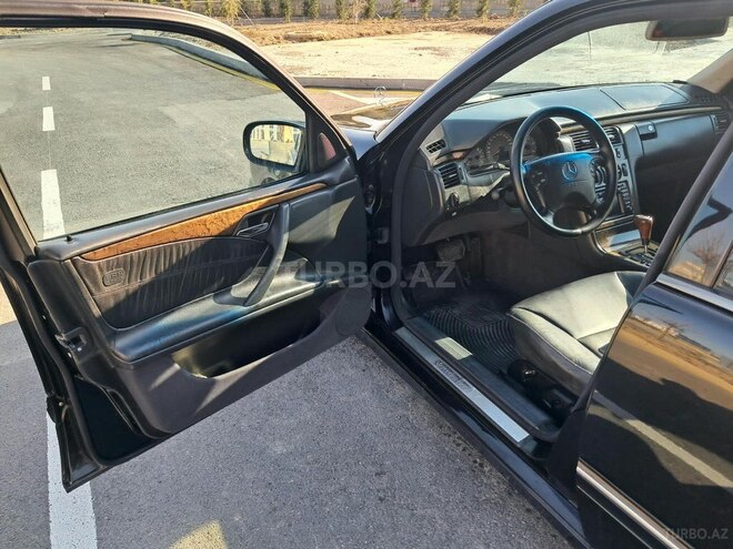 Mercedes E 270 1999, 325,600 km - 2.7 l - Sumqayıt