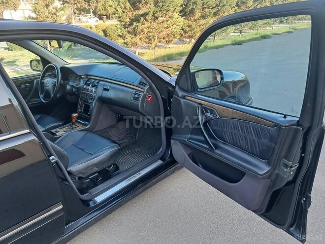 Mercedes E 270 1999, 325,600 km - 2.7 l - Sumqayıt