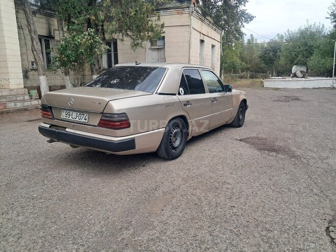 Mercedes  1989, 38,200 km - 2.0 l - Qazax