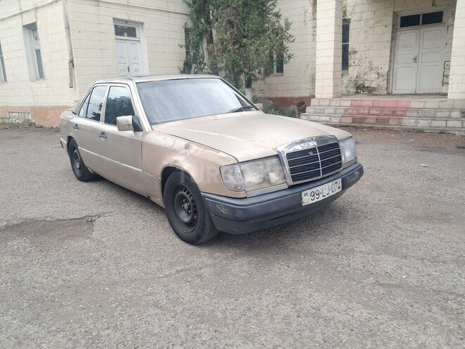 Mercedes  1989, 38,200 km - 2.0 l - Qazax