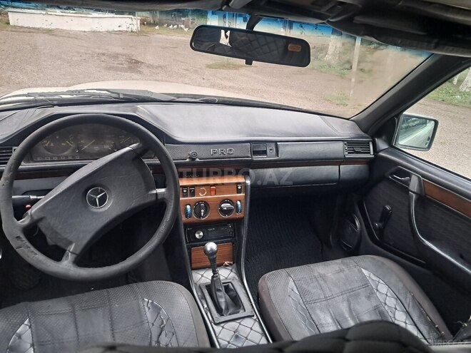 Mercedes  1989, 38,200 km - 2.0 l - Qazax